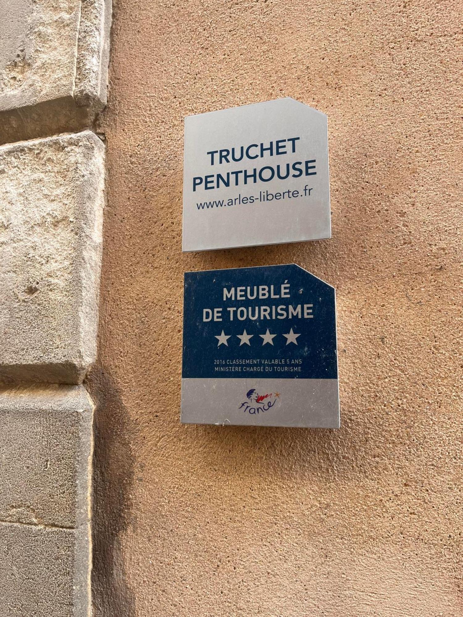 Truchet Penthouse Apartment Arles Bagian luar foto